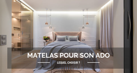 Une image de couverture d'un article de blog expliquant le matelas à choisir pour le sommeil d'un adolescent avec une chambre et un lit au premier plan