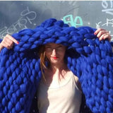 Plaid en grosse laine bleu roi